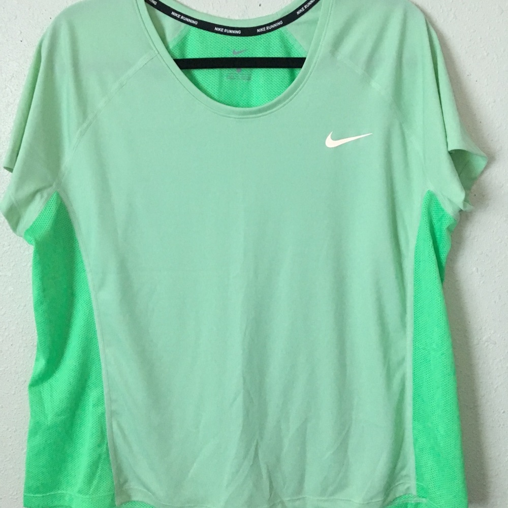 *Brand New* Nike mint workout top